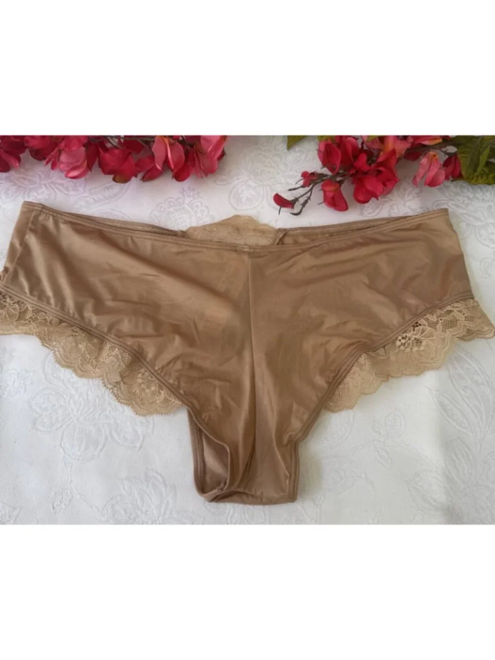 VICTORIA'S SECRET M DREAM ANGELS NUDE GOLD SILKY & LACE CHEEKY THONG PANTIES NWT